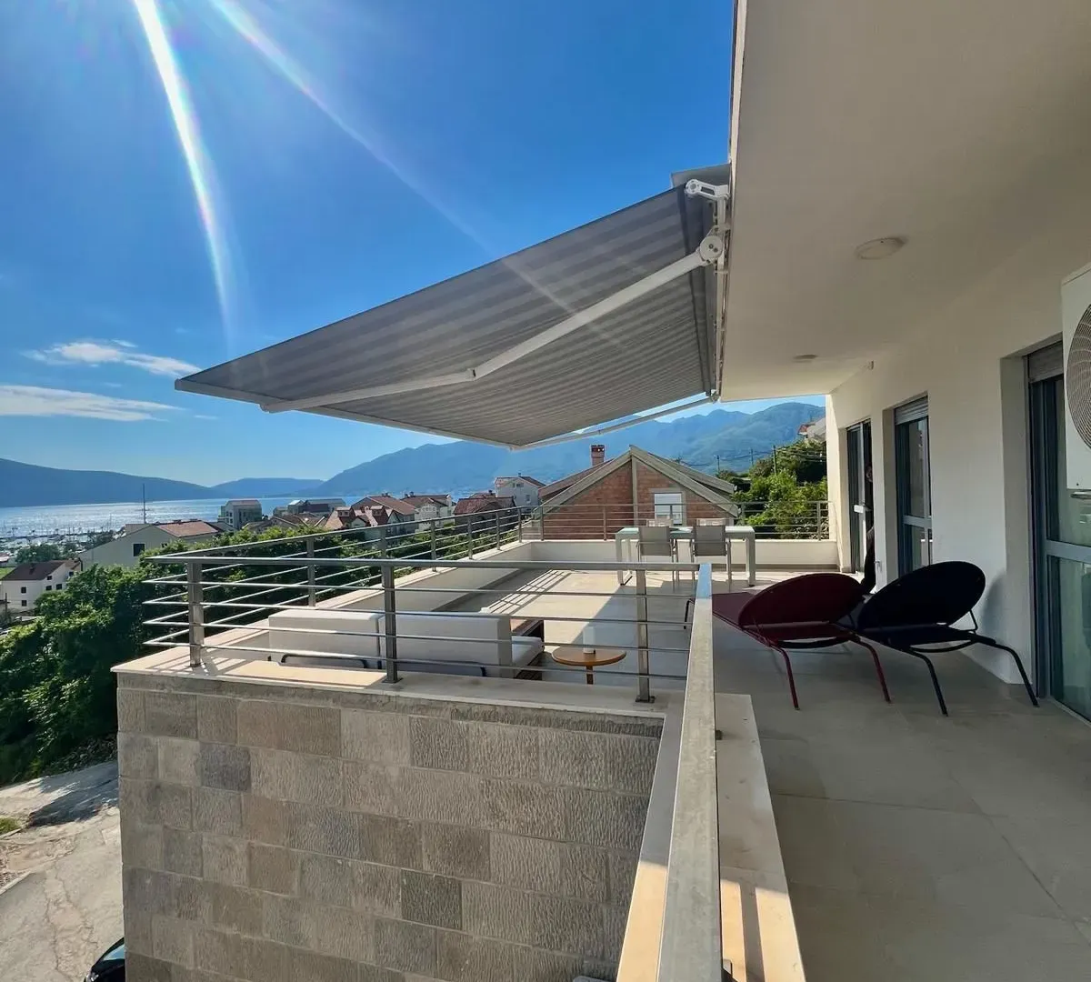 Izdavanje, trosoban stan, 81m², Pod Kuk, Tivat