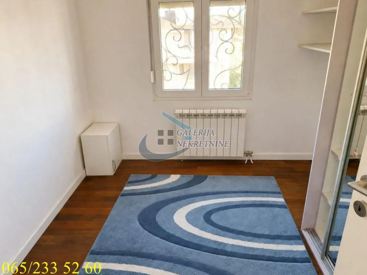 Prodaja, četvorosoban stan, 105m², Vojvode Vlahovica, Beograd