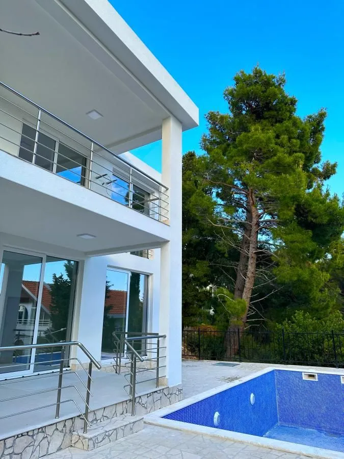 Sale, house, 220m², Bar, Crna Gora