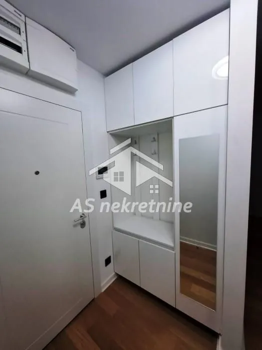 Izdavanje, trosoban stan, 72m², Crveni Krst, Beograd