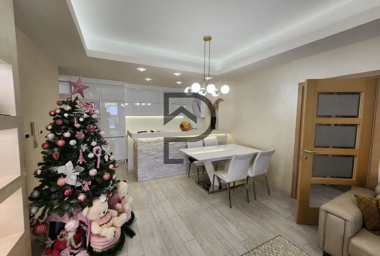 Prodaja, dvosoban stan, 80m², Rozino, Budva
