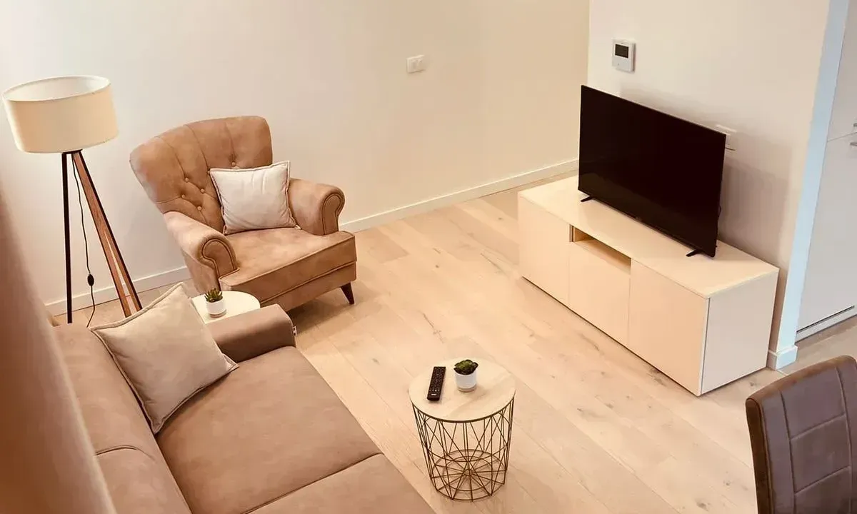 Izdavanje, stan, 80m², Tivat, Crna Gora