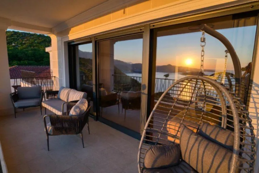 Sale, three bedroom apartment, 90m², Sveti Stefan, Budva