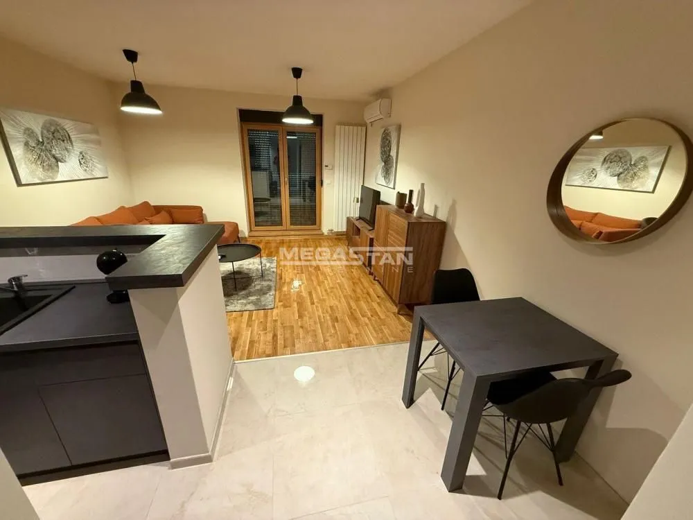 Prodaja, dvosoban stan, 70m², Savski Venac, Beograd