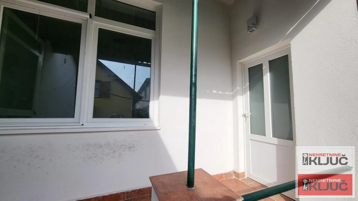 Prodaja, trosoban stan, 79m², Petrovaradin, Novi Sad