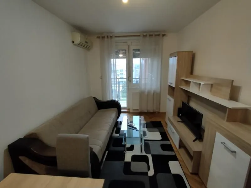 Izdavanje, jednosoban stan, 35m², Grbavica, Novi Sad Sve Podlokacije
