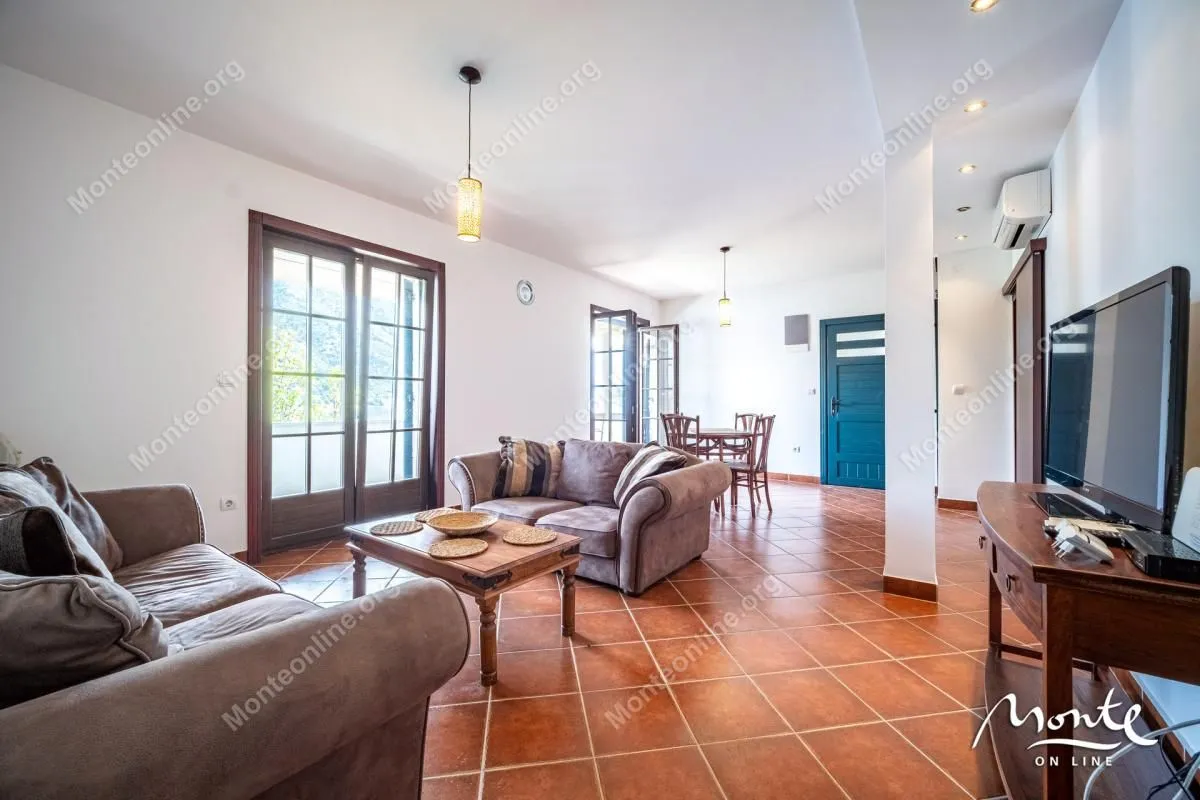 Prodaja, dvosoban stan, 94m², Kostanjica, Kotor