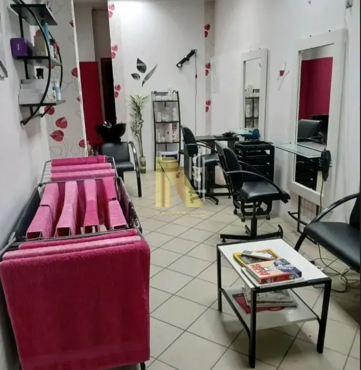 Izdavanje, poslovni prostor, 25m², Bulevar Oslobodjenja, Novi Sad Sve Podlokacije