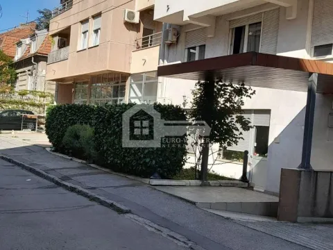 Rent, one bedroom apartment, 32m², Neimar, Vračar Sve Podlokacije - image 12