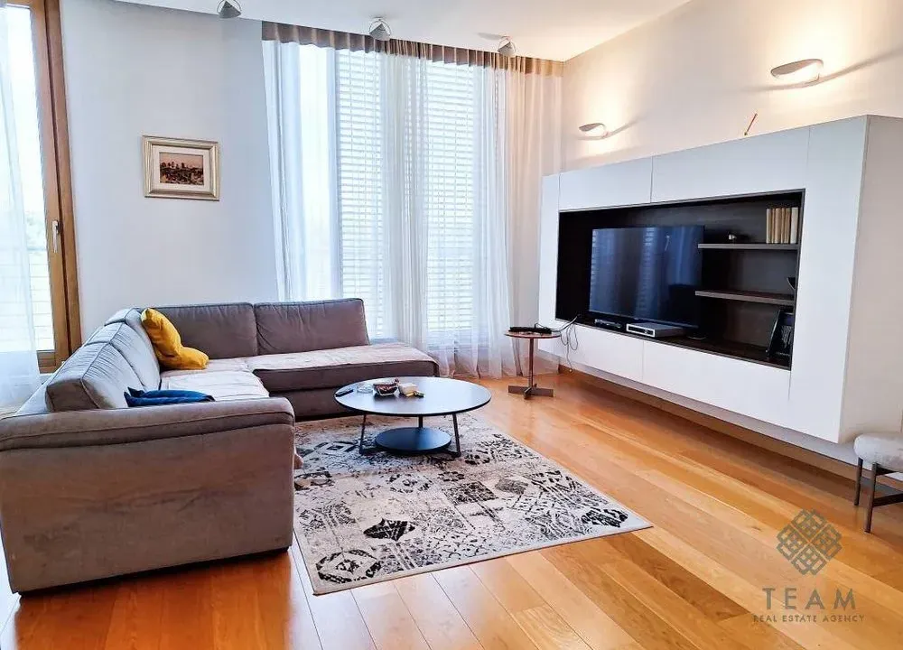 Izdavanje, dvosoban stan, 106m², Kod Capital Plaze, Podgorica