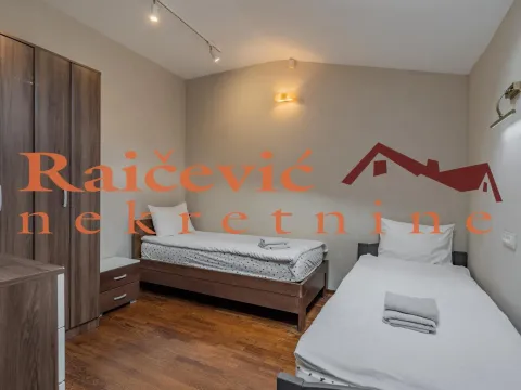 Rent, three bedroom apartment, 120m², Kalenić Pijaca, Vračar Sve Podlokacije - image 15