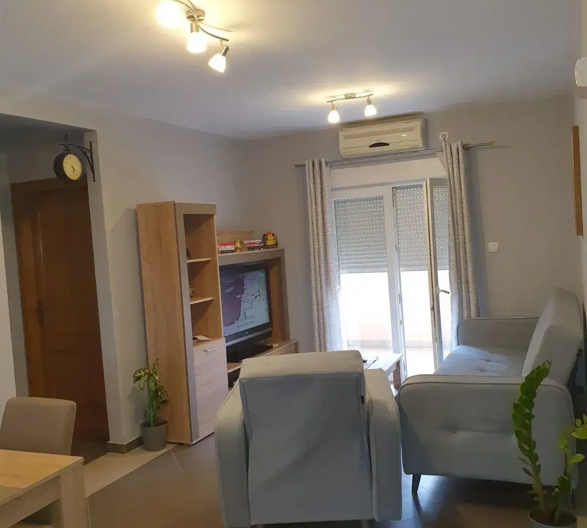 Izdavanje, stan, 46m², Tivat, Crna Gora