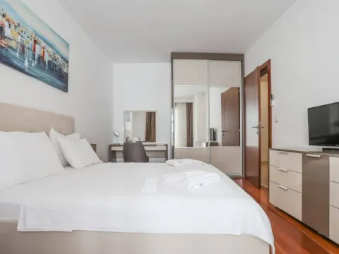 Rent, one bedroom apartment, 90m², Bečići, Budva - image 6