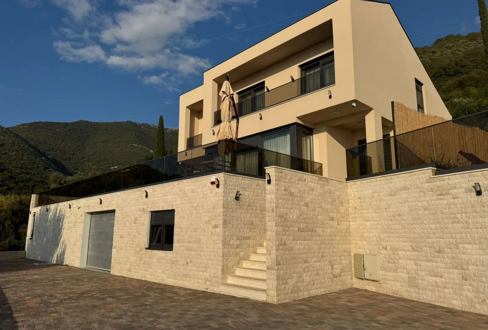 Rent, house, 397m², Seljanovo, Tivat
