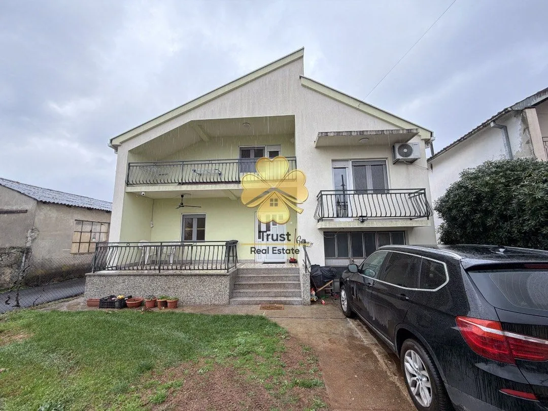 Izdavanje, kuća, 200m², Tološi, Podgorica