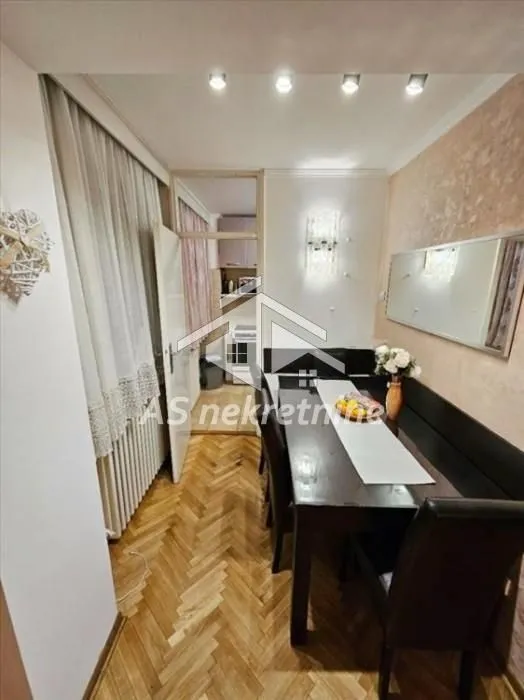Izdavanje, trosoban stan, 85m², Slavija, Vračar Sve Podlokacije