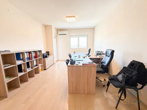 Prodaja, dvosoban stan, 68m², City Kvart, Podgorica - image 3