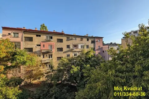 Pogled na fasadu i okolne zgrade iz stanovanja. - image 12
