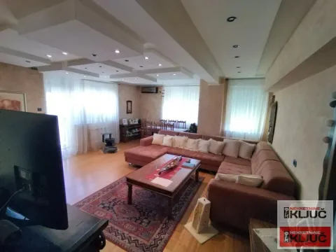 Prodaja, četvorosoban stan, 115m², Grbavica, Novi Sad Sve Podlokacije - image 1