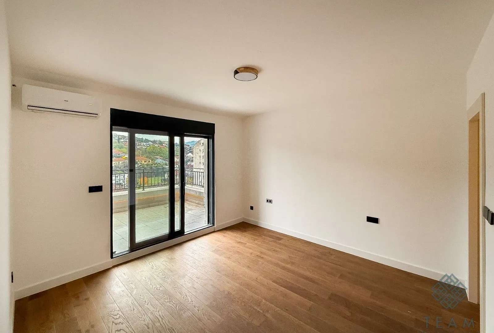 Izdavanje, trosoban stan, 163m², Preko Morače, Podgorica