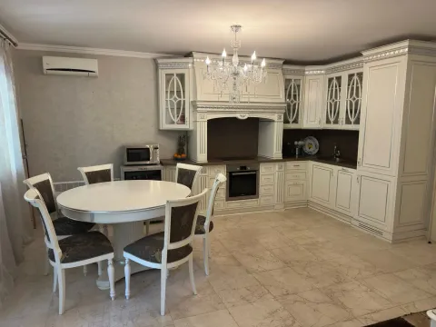 Izdavanje, kuća, 176m², Lastva Grbaljska, Kotor - image 24