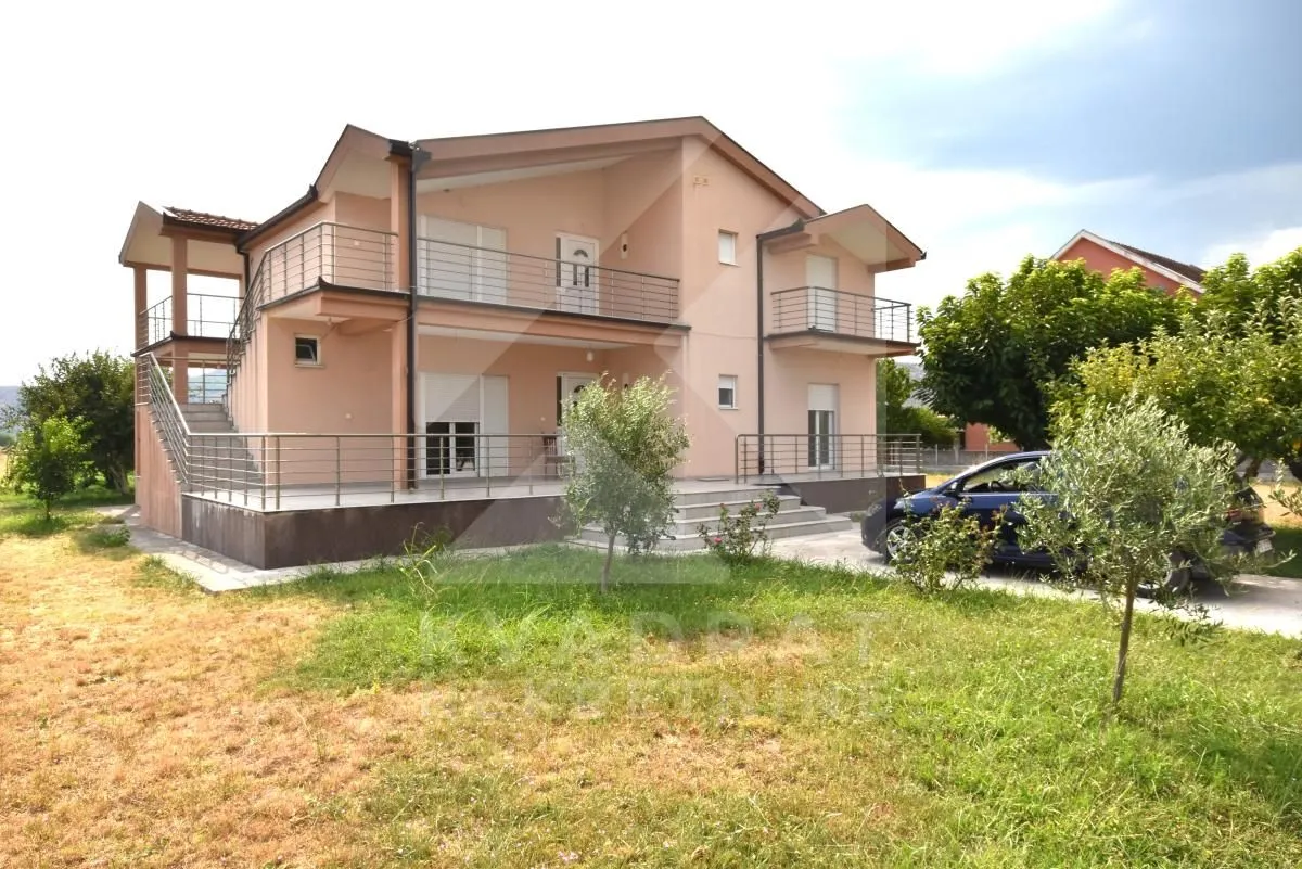 Izdavanje, kuća, 200m², Botun, Podgorica
