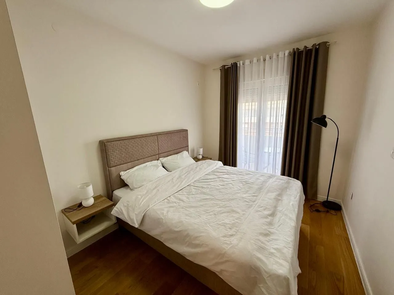 Izdavanje, jednosoban stan, 50m², Central Point, Podgorica