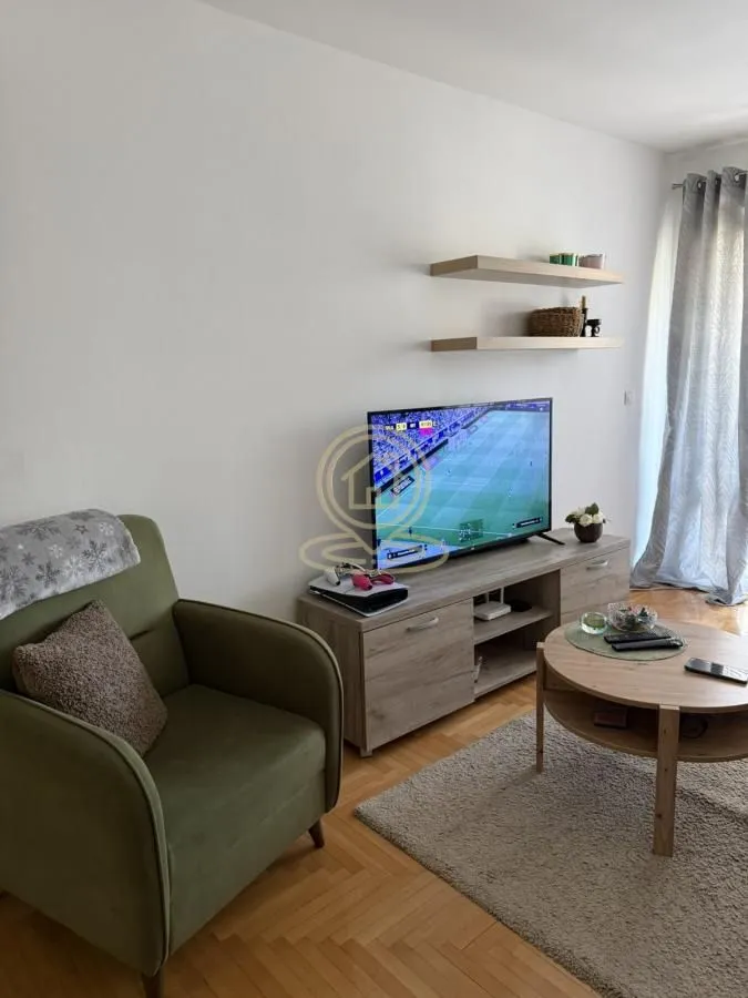 Izdavanje, dvosoban stan, 59m², Centar, Kragujevac