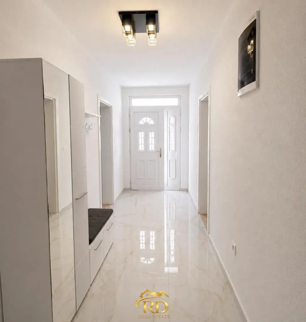 Rent, three bedroom apartment, 125m², Malo Brdo, Podgorica