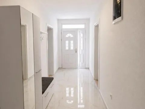 Izdavanje, trosoban stan, 125m², Malo Brdo, Podgorica - image 5