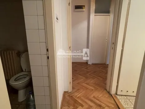 Prodaja, trosoban stan, 77m², Kalenić Pijaca, Vračar Sve Podlokacije - image 12