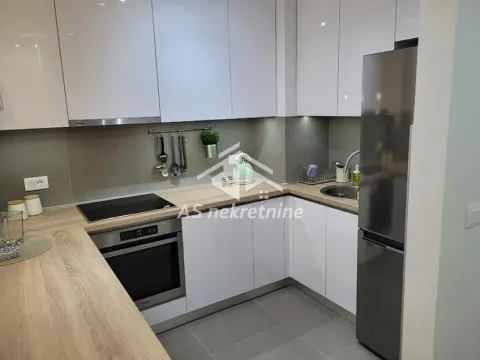 Izdavanje, trosoban stan, 82m², Novi Beograd Sve Podlokacije, Beograd - image 12