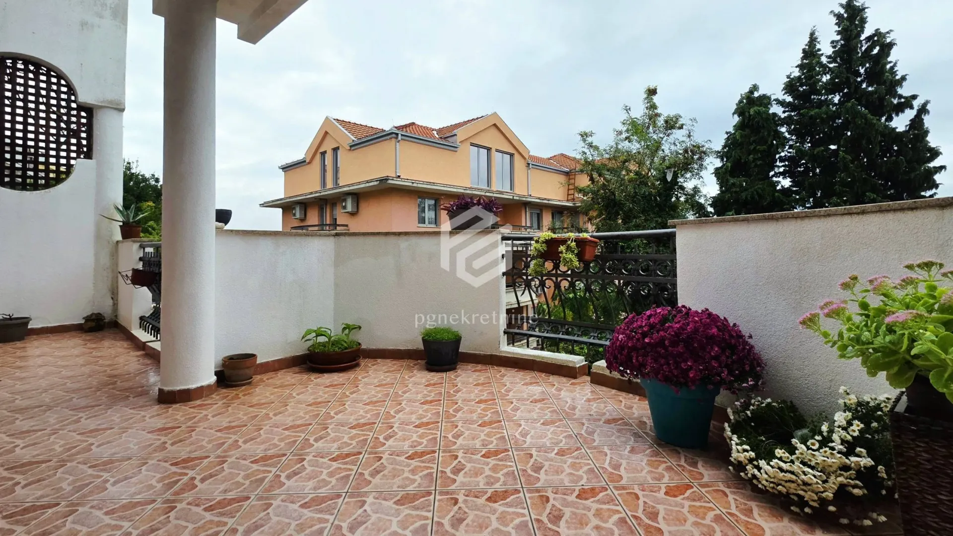 Rent, house, 285m², Gorica C, Podgorica
