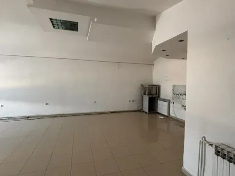 Izdavanje, poslovni prostor, 500m², Krnjaca, Palilula Sve Podlokacije - image 9