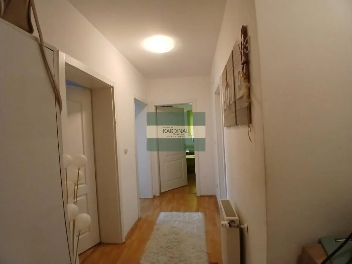 Prodaja, trosoban stan, 79m², Centar, Jagodina