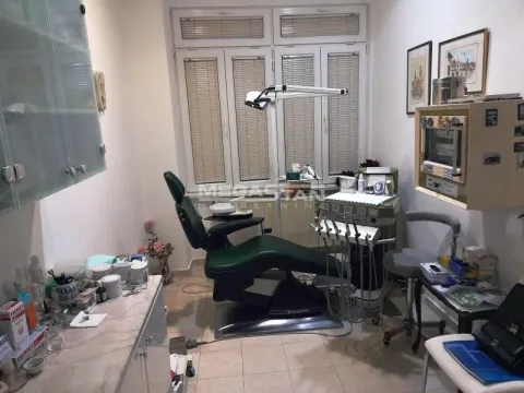 Izdavanje, poslovni prostor, 33m², Zemun Centar, Zemun Sve Podlokacije - image 2