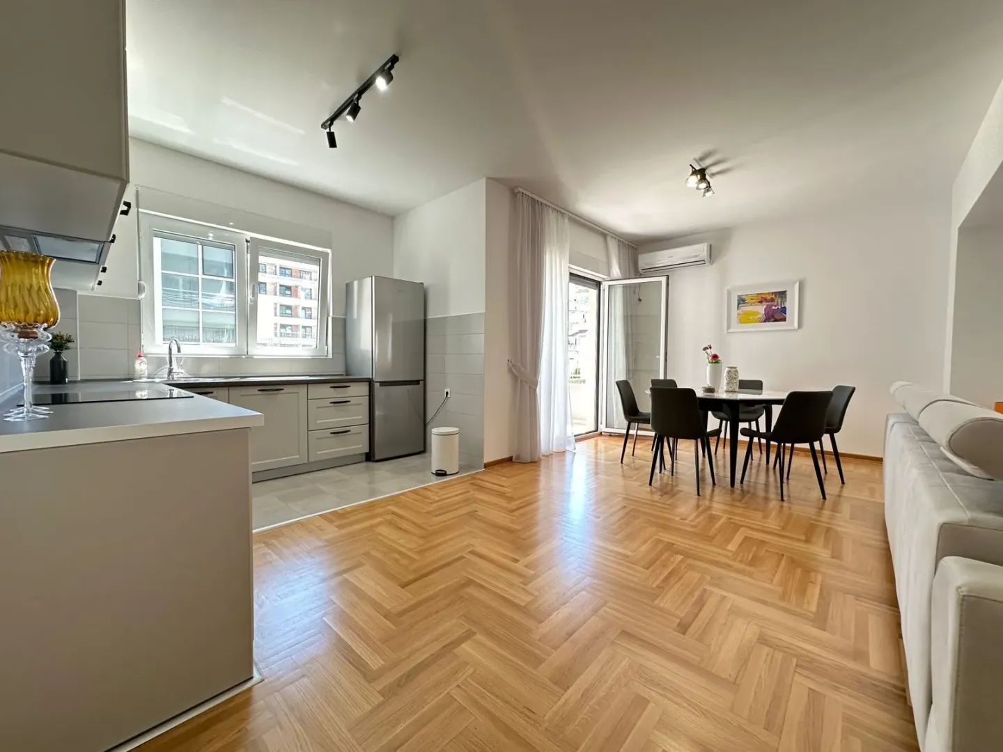 Rent, four bedroom apartment, 129m², Bečići, Budva