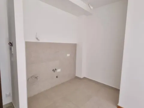 Sale, one bedroom apartment, 42m², Bečići, Budva - image 3