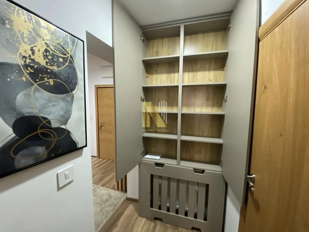 Izdavanje, dvosoban stan, 50m², Centar, Novi Sad