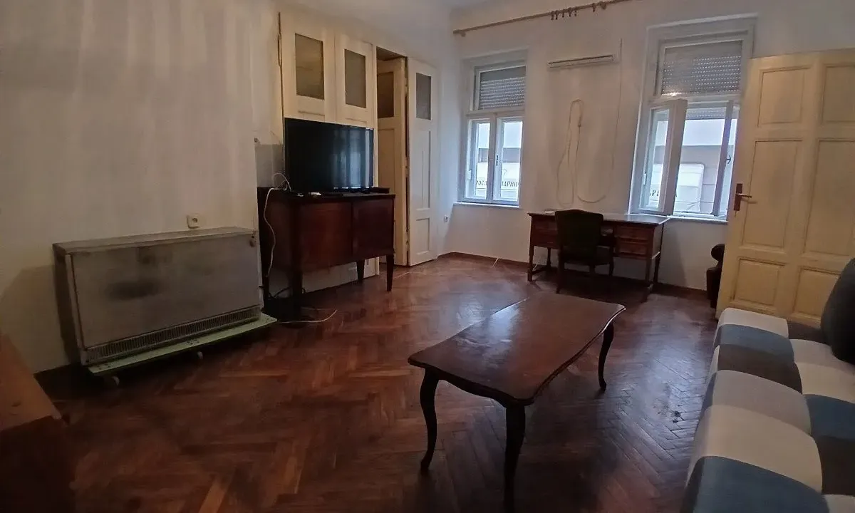 Izdavanje, trosoban stan, 80m², Cvetni Trg, Vračar Sve Podlokacije