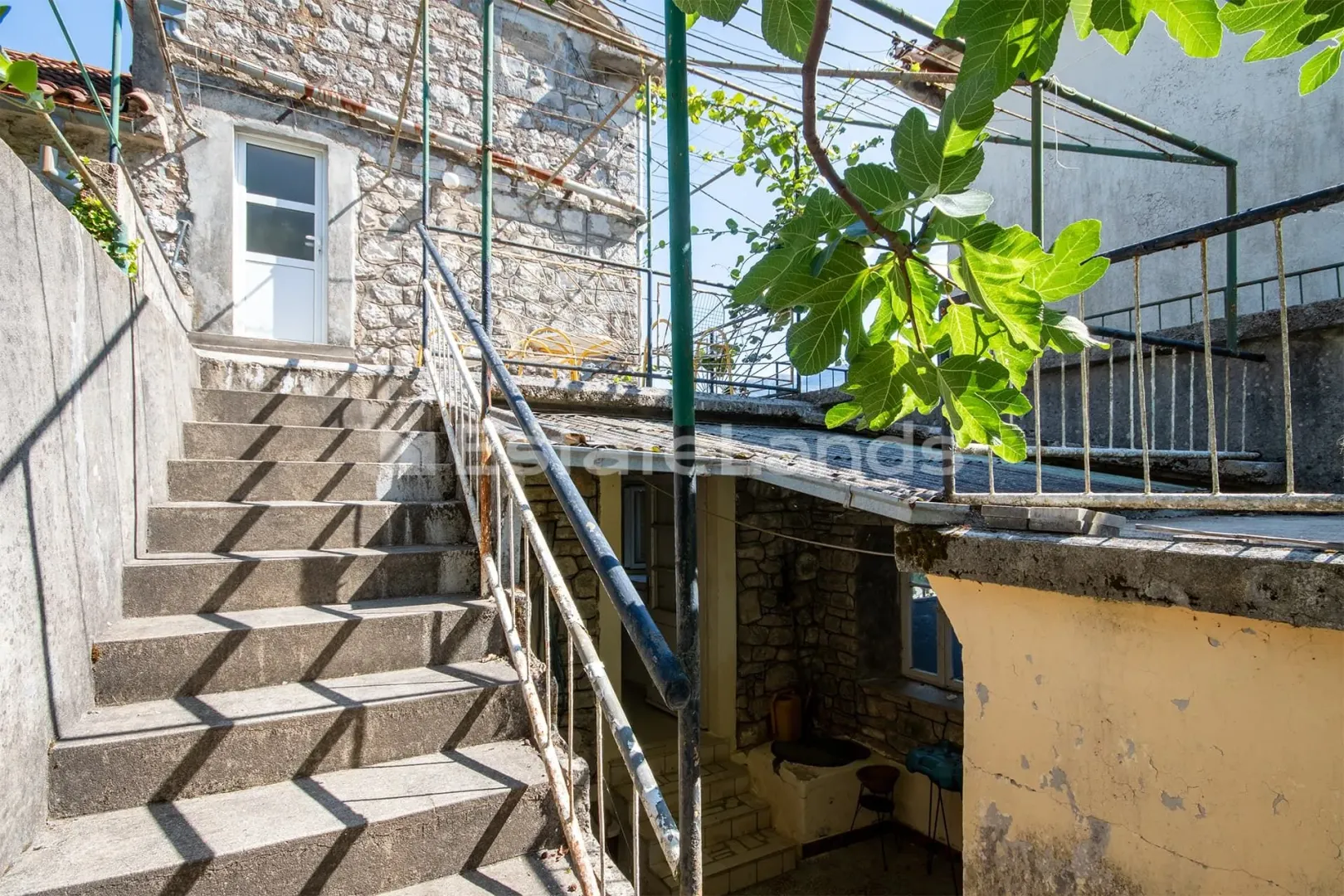 Prodaja, kuća, 91m², Kostanjica, Kotor