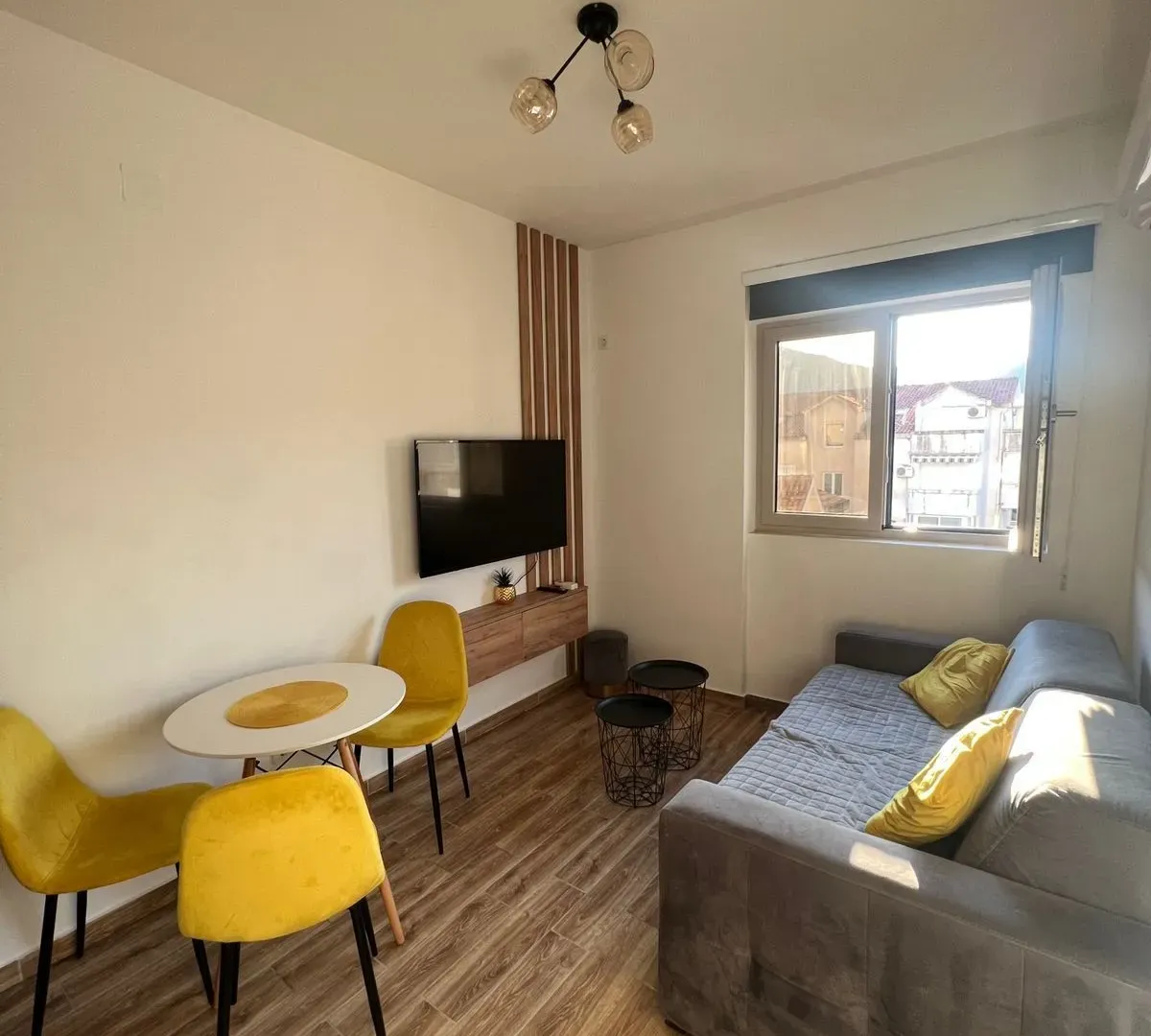 Izdavanje, jednosoban stan, 28m², Budva, Crna Gora