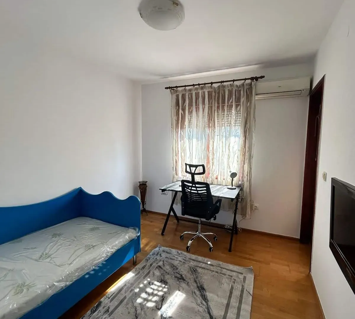 Izdavanje, trosoban stan, 120m², Ljubović, Podgorica