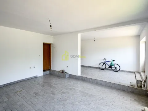 Prodaja, kuća, 370m², Tološi, Podgorica - image 34