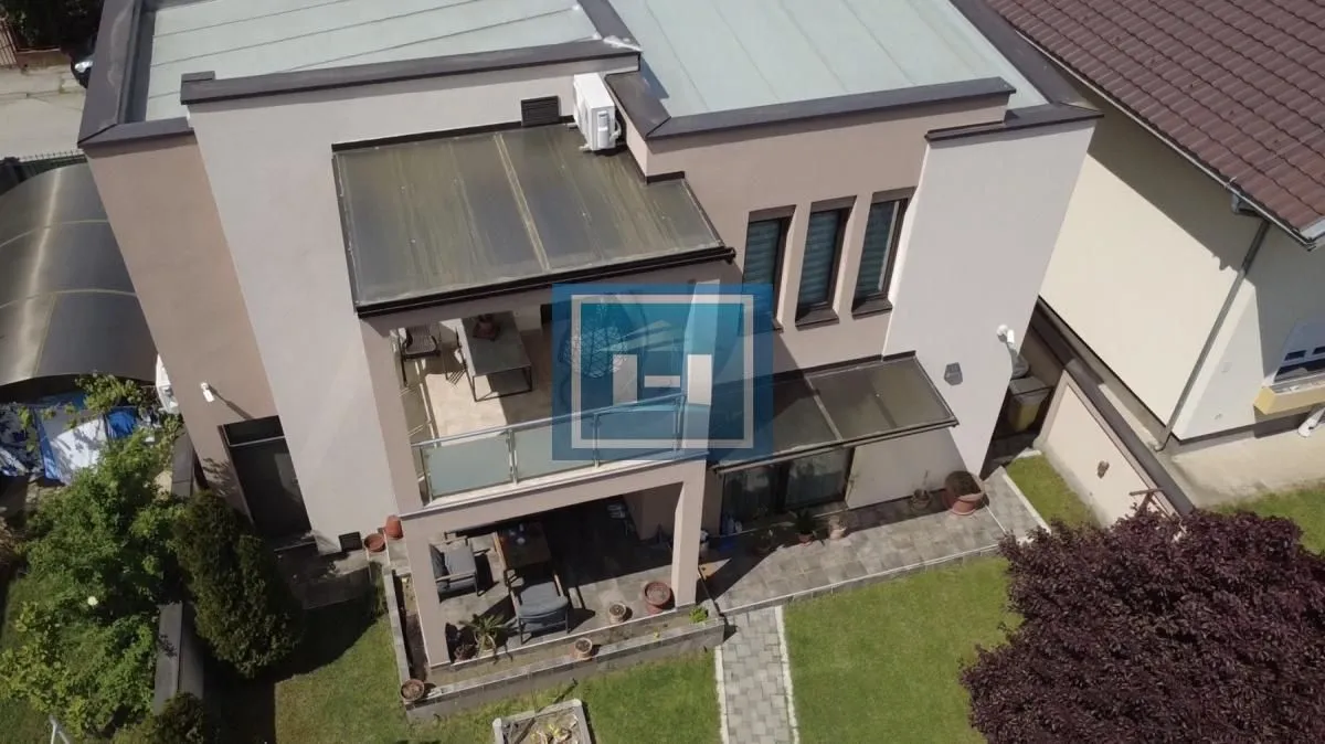 Prodaja, kuća, 240m², Centar, Jagodina