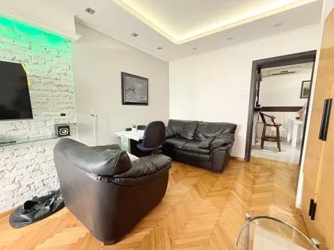Izdavanje, trosoban stan, 44m², Kalenić Pijaca, Vračar Sve Podlokacije - image 2