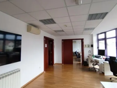 Izdavanje, poslovni prostor, 500m², Adamovićevo Naselje, Novi Sad Sve Podlokacije - image 7