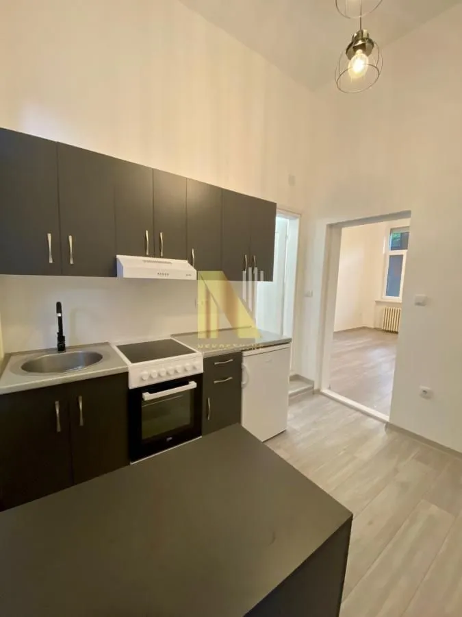 Prodaja, kuća, 199m², Socijalno, Novi Sad Sve Podlokacije