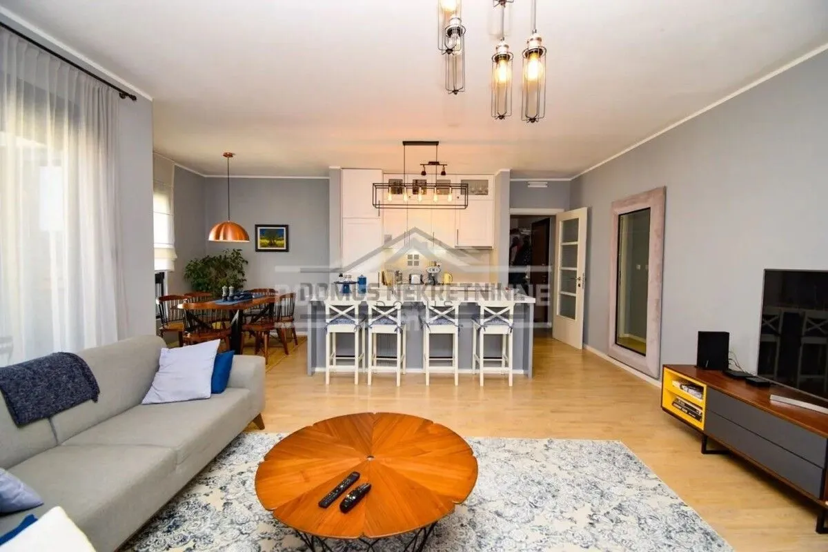 Izdavanje, trosoban stan, 95m², Dalmatinska ulica, Podgorica