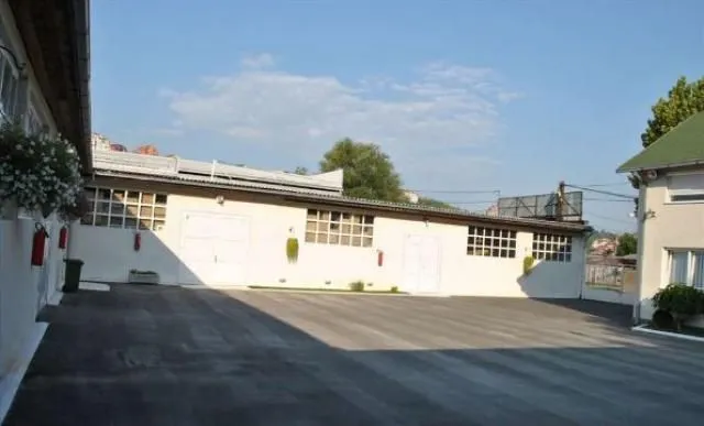 Rent, office space, 240m², Kneževac, Beograd